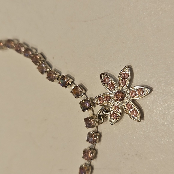 AVON Silvertone & Pink Rhinestones Flower Charm 8 1/2" Bracelet - Picture 2 of 6